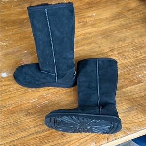 Girls UGG tall black boots size 4   Never worn.